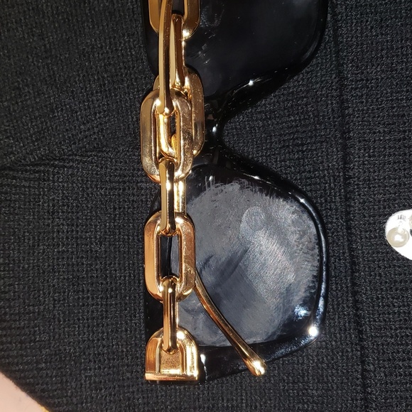 Fashion sunglasses and winter hat - Picture 10 of 13